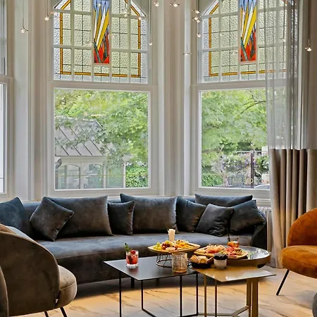 Astoria Hotel 4*