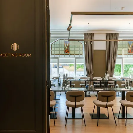 Astoria Hotel 4*